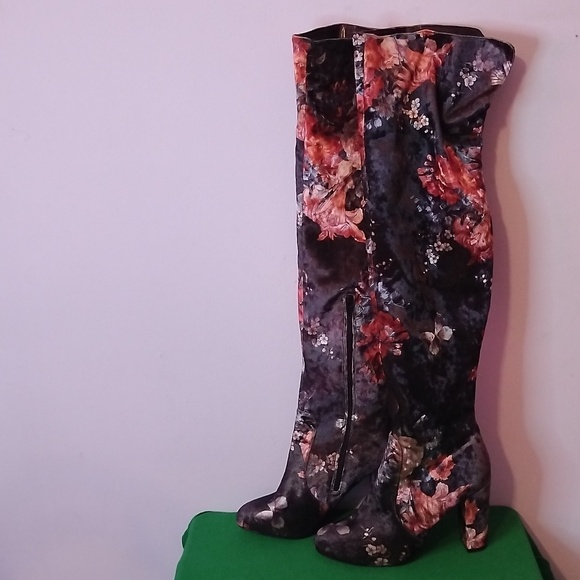 🎉Host Pick🎉 Womens Velvet Floral Print Boots - Picture 3 of 3